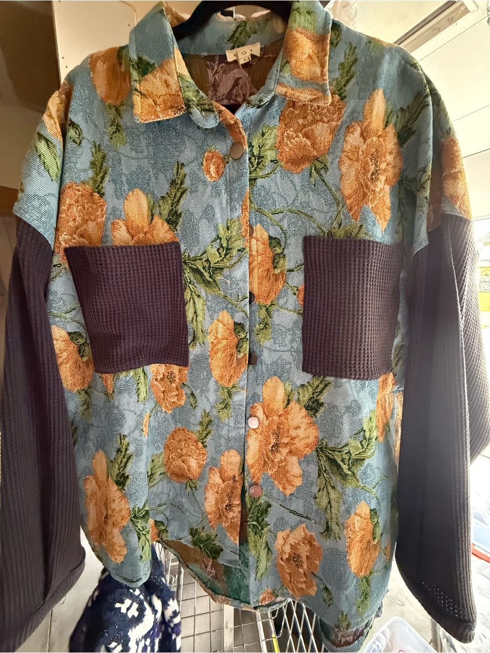 New Schacket Floral Blue and Tan Men's Button-Up Shirt with Dark Pockets